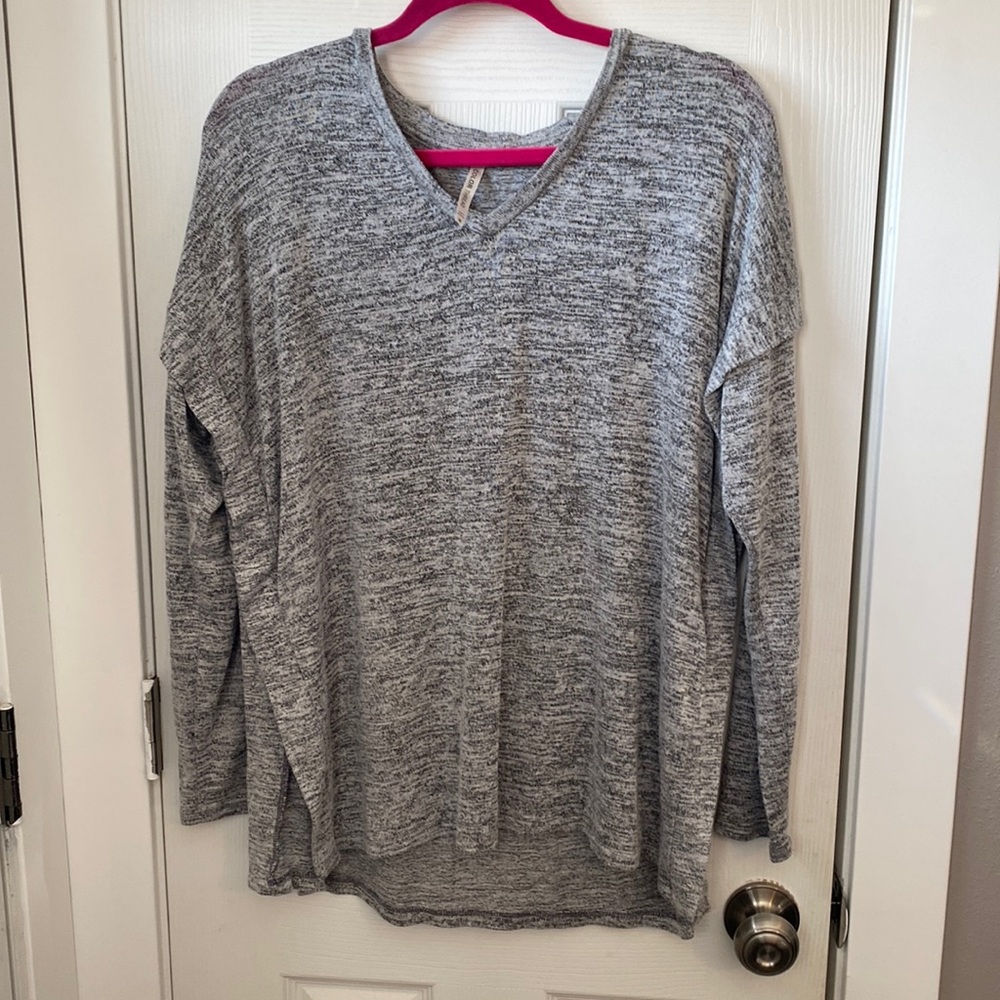 Color Thread Grey Shirt